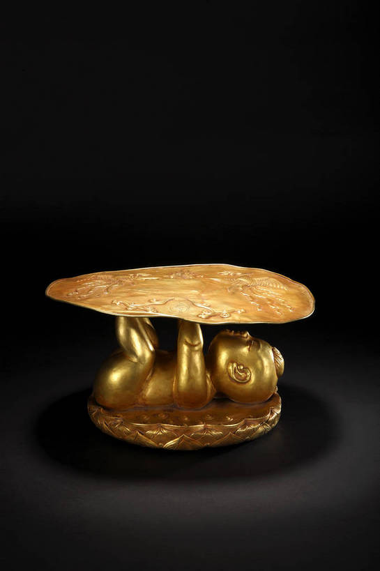 儿童,一个人,竖图,彩色,室内,白天,静物,北京,中国,仅一个男性,仅一个人,风俗,图片,艺术品,古典,文化,文物,传统,鎏金,小孩,工艺品,仅一个小孩,精神,摄影,古董,工艺,珍贵,黑背景,古物,文明,中国文化,珍藏,精美,金器,古玩,古代文明,制度,男孩,男人,男性,孩子,影棚拍摄,保藏,收藏,男生,传统文化,火镀金,童子,bj174