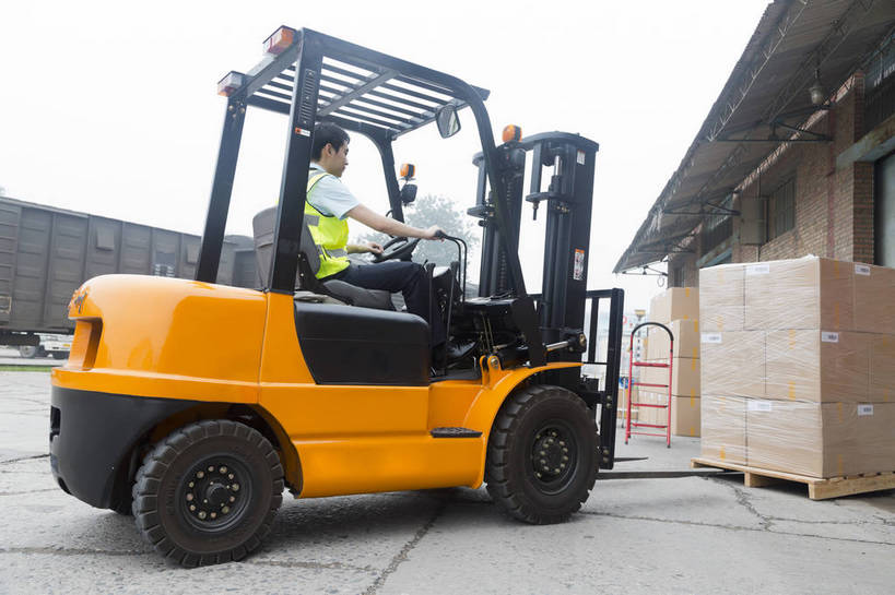 东方人,成年人,一个人,工厂,坐,搬运,横图,彩色,室外,白天,工作服,制服,满意,幸福,骄傲,安全,信心,技术,科技,北京,中国,亚洲,许多,堆积,工作,图片,纸箱,防护,很多,年轻,仓库,黄种人,现代,货物,车,工人,交通工具,驾驶,行业,职业,健康,机械,工程车,活力,自信,工业,运输,摄影,储藏,搬运工,保护,铲车,存储,厂房,工程,叉车,交易,效率,储存,货运,运送,载具,保险,专业,分配,搬运车,单人,流转,装卸,东亚,操控,物流,保全,周全,安稳,安定,可靠,乐观,交通运输,责任,工作车,产业,单独,平安,认真,男人,男性,年轻男性,亚洲人,中国人,年轻人,全身,商业,工地,贮存,电动叉车,bj174