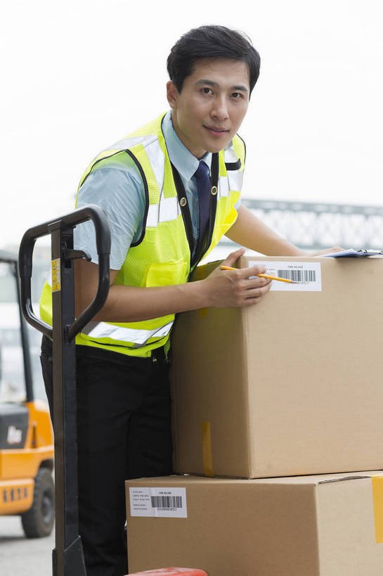 东方人,成年人,一个人,工厂,站,微笑,竖图,彩色,室外,白天,工作服,制服,满意,幸福,骄傲,安全,信心,科技,北京,中国,亚洲,许多,检查,工作,图片,纸箱,防护,很多,年轻,仓库,黄种人,现代,货物,工人,行业,职业,健康,活力,自信,工业,运输,管理员,摄影,储藏,搬运工,保护,存储,厂房,效率,储存,运送,保险,专业,登记,检验,单人,流转,管理人员,东亚,物流,保全,周全,安稳,安定,可靠,乐观,搜检,责任,产业,单独,查察,查抄,检察,审查,管理,平安,认真,男人,男性,年轻男性,亚洲人,中国人,年轻人,半身,商业,工地,贮存,仓库管理员,库管,bj174