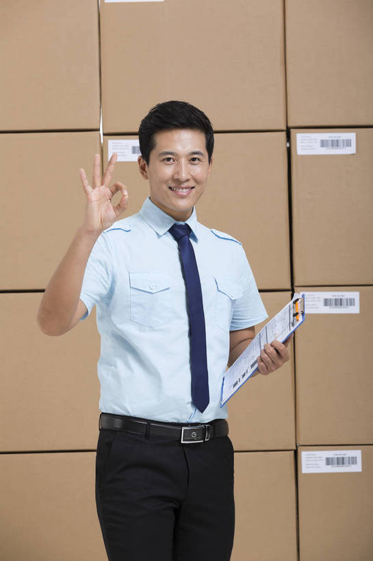 东方人,成年人,一个人,站,微笑,竖图,彩色,室内,白天,留白,抠图,白色背景,工作服,制服,满意,幸福,骄傲,安全,信心,科技,北京,中国,亚洲,许多,检查,工作,图片,纸箱,防护,很多,年轻,仓库,黄种人,现代,货物,手势,行业,职业,健康,活力,自信,工业,管理员,摄影,堆放,储藏,保护,存储,厂房,效率,储存,保险,专业,检验,单人,流转,管理人员,东亚,物流,保全,周全,安稳,安定,可靠,乐观,搜检,责任,产业,单独,查察,查抄,检察,审查,管理,平安,认真,男人,男性,年轻男性,亚洲人,中国人,年轻人,半身,影棚拍摄,商业,贮存,打手势,仓库管理员,库管,bj174