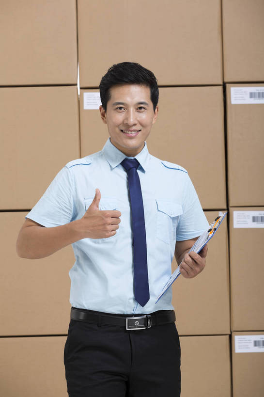 东方人,成年人,一个人,站,微笑,竖图,彩色,室内,白天,留白,抠图,白色背景,工作服,制服,满意,幸福,智慧,骄傲,安全,信心,科技,北京,中国,亚洲,许多,突出,检查,工作,图片,纸箱,防护,很多,年轻,仓库,黄种人,鼓励,称赞,表扬,现代,货物,手势,行业,职业,健康,活力,竖,自信,工业,管理员,摄影,堆放,储藏,翘,保护,高,存储,厂房,夸奖,效率,优秀,赞扬,储存,保险,专业,检验,单人,流转,管理人员,东亚,物流,好,妙,顺利,出色,超群,杰出,卓越,奇妙,保全,周全,安稳,安定,可靠,乐观,搜检,责任,产业,单独,查察,查抄,检察,审查,管理,聪明,平安,认真,男人,男性,年轻男性,亚洲人,中国人,年轻人,大拇指,半身,影棚拍摄,商业,贮存,打手势,仓库管理员,库管,bj174