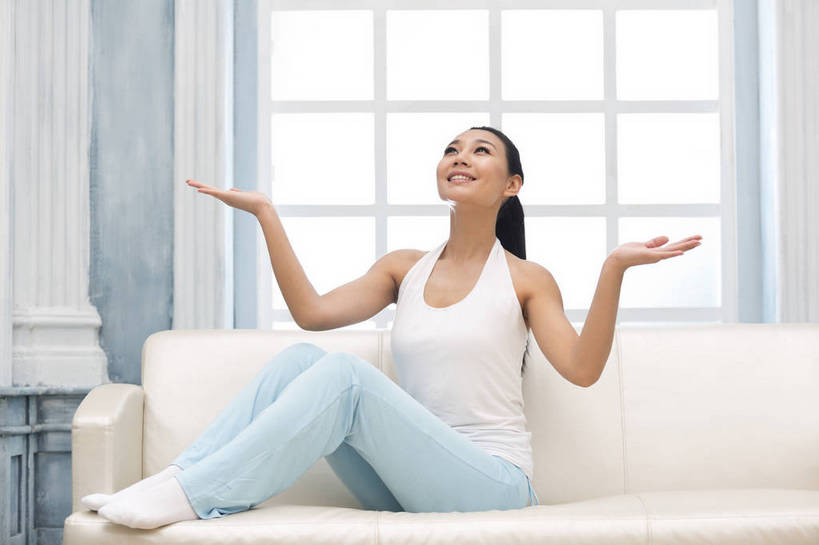 东方人,成年人,一个人,家庭,客厅,坐,举,伸展双臂,微笑,横图,彩色,照片,室内,白天,化妆,美容,快乐,幸福,美景,窗户,北京,日光,中国,亚洲,护肤,睡衣,背心,图片,房屋,景观,清晨,美丽,休闲装,黄种人,干净,一个,白色,自然,曲腿,托,保养,享受,休闲,健康,温暖,温馨,惊喜,一家人,景色,安静,放松,活力,美女,保健,养生,摄影,生活方式,单个,清爽,优雅,宁静,和睦,起居室,舒适,住房,遐想,愉悦,关爱,清新,自然风光,家居服,温柔,单人,想象,布艺沙发,东亚,憧憬,纯净,养颜,期盼,乐观,单独,气息,完美,年轻女性,女人,女性,亚洲人,中国人,年轻人,敞开双臂,举起,举手,举着,伸开双臂,抬头,向上举,向上伸,向上托,仰头,展开双肩,张开手臂,张开双臂,全身,爱,愉快,SPA美容,魅力,融洽,浅蓝色,bj174