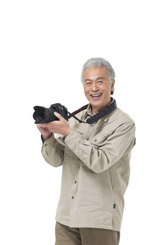 东方人,成年人,老年人,头发,一个人,摄影师,站,微笑,竖图,彩色,照片,白色背景,旅游,度假,快乐,幸福,秋季,北京,中国,亚洲,游客,服装,节日,庆祝,图片,年轻,生活,打招呼,挥手,拿着,注视,休闲装,黄种人,文化,娱乐,一个,拍照,衣服,白色,春季,观察,看,手势,招手,郊游,庆典,休闲,游玩,健康,休闲服,放松,活力,精神,乐趣,自信,摄影,服饰,生活方式,单个,观看,纪念,单反相机,假期,察看,退休,享乐,愉悦,关注,娱乐活动,爱好,玩乐,户外运动,单人,周末,东亚,摄影器材,重阳节,乐观,单独,无忧无虑,老年男性,男人,男性,亚洲人,中国人,照相机,半身,影棚拍摄,旅行,欢乐,开心,愉快,拍摄,照相,登高节,老年节,打手势,运动装,bj174