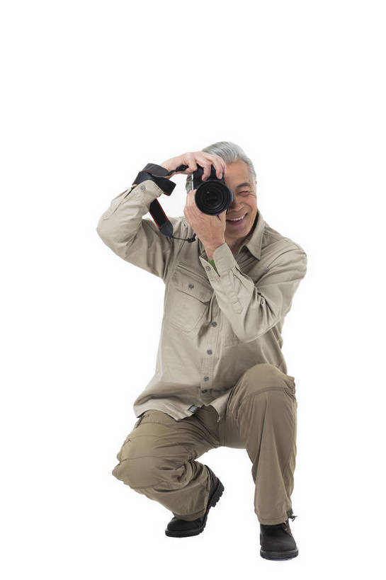 东方人,成年人,老年人,头发,一个人,摄影师,蹲,微笑,竖图,彩色,照片,白色背景,旅游,度假,快乐,幸福,秋季,北京,中国,亚洲,游客,服装,节日,庆祝,图片,年轻,生活,注视,休闲装,黄种人,文化,娱乐,一个,拍照,衣服,白色,春季,观察,看,郊游,庆典,休闲,游玩,健康,休闲服,放松,活力,精神,乐趣,自信,摄影,服饰,生活方式,单个,观看,纪念,单反相机,假期,察看,退休,享乐,愉悦,关注,娱乐活动,爱好,玩乐,户外运动,单人,周末,东亚,摄影器材,重阳节,乐观,单独,无忧无虑,老年男性,男人,男性,亚洲人,中国人,照相机,全身,影棚拍摄,旅行,欢乐,开心,愉快,拍摄,照相,登高节,老年节,运动装,bj174