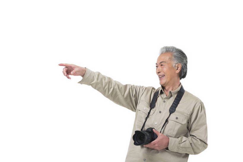 东方人,成年人,老年人,头发,一个人,摄影师,站,笑,微笑,露齿笑,横图,彩色,照片,白色背景,锻炼,旅游,度假,快乐,幸福,秋季,北京,中国,亚洲,游客,指,服装,节日,庆祝,图片,年轻,生活,拿着,休闲装,黄种人,方向,文化,娱乐,一个,拍照,衣服,白色,春季,手势,郊游,庆典,休闲,游玩,健康,休闲服,放松,活力,精神,乐趣,自信,摄影,服饰,生活方式,单个,纪念,单反相机,假期,退休,享乐,指向,愉悦,食指,娱乐活动,爱好,玩乐,户外运动,单人,周末,东亚,摄影器材,重阳节,乐观,单独,无忧无虑,老年男性,男人,男性,亚洲人,中国人,照相机,半身,影棚拍摄,旅行,欢乐,开心,愉快,拍摄,照相,登高节,老年节,打手势,运动装,bj174