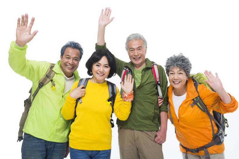 东方人,成年人,中年人,老年人,头发,四个人,人群,伙伴,朋友,站,笑,微笑,露齿笑,横图,彩色,照片,白色背景,锻炼,旅游,度假,快乐,兴奋,友谊,幸福,团队,秋季,北京,中国,亚洲,服装,节日,庆祝,并排,图片,年轻,生活,打招呼,挥手,注视,休闲装,黄种人,文化,娱乐,衣服,白色,背包,春季,观察,看,手势,招手,郊游,庆典,休闲,游玩,健康,休闲服,放松,活力,精神,乐趣,亲密,自信,摄影,服饰,生活方式,观看,靠近,纪念,假期,察看,退休,享乐,愉悦,关爱,关注,娱乐活动,亲近,爱好,玩乐,户外运动,结伴,装备,周末,东亚,陪同,重阳节,情感,乐观,陪伴,无忧无虑,友情,老年男性,老年女性,男人,男性,女人,女性,亚洲人,中国人,半身,影棚拍摄,旅行,欢乐,开心,愉快,登高节,老年节,打手势,运动装,伴随,bj174