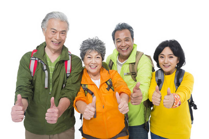 东方人,成年人,中年人,老年人,头发,四个人,人群,伙伴,朋友,站,笑,微笑,露齿笑,横图,彩色,照片,白色背景,锻炼,旅游,度假,快乐,兴奋,友谊,幸福,智慧,团队,秋季,北京,中国,亚洲,突出,服装,节日,庆祝,并排,图片,年轻,生活,注视,休闲装,黄种人,文化,娱乐,称赞,表扬,衣服,白色,背包,春季,观察,看,手势,郊游,庆典,休闲,游玩,健康,休闲服,放松,活力,精神,乐趣,亲密,竖,自信,摄影,服饰,生活方式,观看,靠近,纪念,翘,高,假期,察看,退休,享乐,夸奖,优秀,愉悦,关爱,关注,娱乐活动,亲近,爱好,玩乐,户外运动,结伴,装备,周末,东亚,陪同,重阳节,好,妙,顺利,出色,超群,杰出,卓越,奇妙,情感,乐观,陪伴,无忧无虑,聪明,友情,老年男性,老年女性,男人,男性,女人,女性,亚洲人,中国人,大拇指,半身,影棚拍摄,旅行,欢乐,开心,愉快,登高节,老年节,打手势,运动装,伴随,bj174
