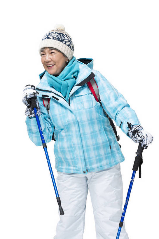 东方人,成年人,老年人,头发,一个人,站,攀登,微笑,竖图,彩色,照片,白色背景,锻炼,旅游,度假,快乐,探险,幸福,北京,中国,亚洲,服装,图片,冬季,年轻,生活,休闲装,黄种人,娱乐,一个,衣服,白色,背包,郊游,休闲,游玩,健康,休闲服,放松,活力,精神,乐趣,自信,摄影,服饰,生活方式,单个,拐杖,羽绒服,手杖,假期,退休,享乐,愉悦,娱乐活动,爱好,玩乐,户外运动,装备,单人,防寒服,滑雪服,挑战,周末,东亚,乐观,单独,无忧无虑,老年女性,女人,女性,亚洲人,中国人,登山,爬山,全身,影棚拍摄,旅行,欢乐,开心,愉快,bj174