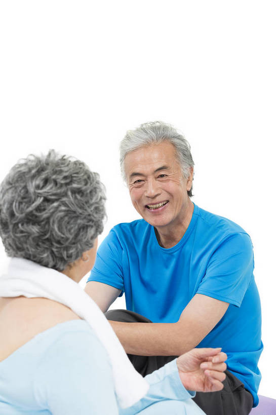 东方人,成年人,老年人,头发,两个人,家庭,夫妻,丈夫,妻子,坐,微笑,竖图,彩色,照片,特写,白色背景,运动服,爱情,锻炼,瑜伽,快乐,幸福,运动,北京,中国,亚洲,游客,图片,浪漫,年轻,生活,黄种人,白色,瑜伽垫,休息,休闲,和谐,健康,温暖,温馨,一家人,恩爱,放松,活力,精神,自信,恋人,摄影,生活方式,清爽,对视,对话,和睦,退休,享乐,轻松,愉悦,关爱,清新,瑜伽服,东亚,陪同,乐观,陪伴,老年男性,老年女性,男人,男性,女人,女性,亚洲人,中国人,夫妇,情侣,影棚拍摄,健身,爱,欢乐,开心,愉快,伴侣,融洽,运动装,伴随,bj174