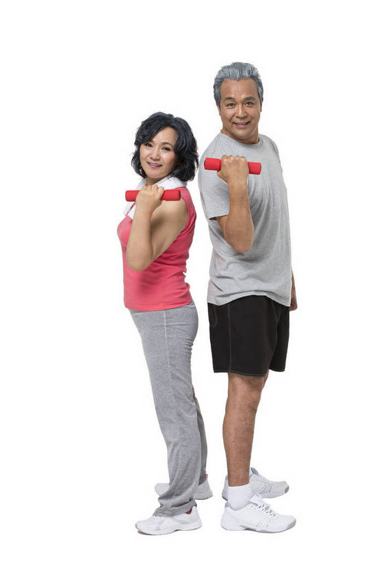 东方人,成年人,中年人,老年人,头发,两个人,家庭,夫妻,丈夫,妻子,站,举,微笑,竖图,彩色,照片,白色背景,运动服,锻炼,快乐,幸福,运动,哑铃,北京,中国,亚洲,游客,图片,年轻,生活,拿着,注视,黄种人,白色,观察,看,休闲,和谐,健康,温馨,健身器械,放松,活力,精神,力量,自信,摄影,生活方式,观看,察看,退休,精力充沛,享乐,轻松,愉悦,关爱,关注,东亚,陪同,乐观,陪伴,老年男性,老年女性,男人,男性,女人,女性,亚洲人,中国人,夫妇,全身,影棚拍摄,健身,欢乐,开心,愉快,伴侣,运动装,伴随,bj174