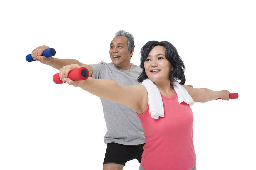 东方人,成年人,中年人,老年人,头发,两个人,家庭,夫妻,丈夫,妻子,站,举,微笑,横图,彩色,照片,白色背景,运动服,锻炼,快乐,幸福,运动,哑铃,北京,中国,亚洲,游客,图片,年轻,生活,拿着,黄种人,白色,托,休闲,和谐,健康,温馨,健身器械,放松,活力,精神,力量,自信,摄影,生活方式,退休,精力充沛,享乐,轻松,愉悦,关爱,东亚,陪同,乐观,陪伴,老年男性,老年女性,男人,男性,女人,女性,亚洲人,中国人,夫妇,举起,举手,举着,向上举,向上伸,向上托,半身,影棚拍摄,健身,欢乐,开心,愉快,伴侣,运动装,伴随,bj174