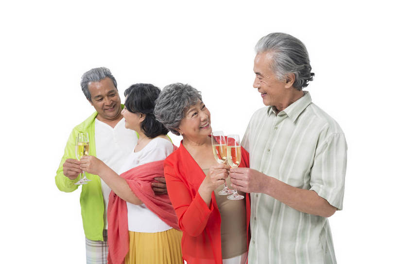 香槟酒,东方人,成年人,中年人,老年人,头发,四个人,人群,伙伴,朋友,站,举,笑,微笑,露齿笑,横图,彩色,照片,白色背景,仰视,聚会,旅游,度假,快乐,友谊,幸福,团队,秋季,杯子,北京,中国,亚洲,游客,服装,庆祝,并排,年轻,生活,休闲装,黄种人,酒,衣服,白色,酒杯,披肩,围巾,春季,干杯,托,郊游,休闲,游玩,健康,休闲服,放松,活力,精神,亲密,自信,摄影,服饰,生活方式,靠近,对视,假期,退休,享乐,愉悦,关爱,亲近,玩乐,结伴,周末,东亚,陪同,情感,乐观,陪伴,无忧无虑,友情,老年男性,老年女性,男人,男性,女人,女性,亚洲人,中国人,举起,举手,举着,向上举,向上伸,向上托,半身,低角度拍摄,影棚拍摄,旅行,欢乐,开心,愉快,运动装,伴随,bj174