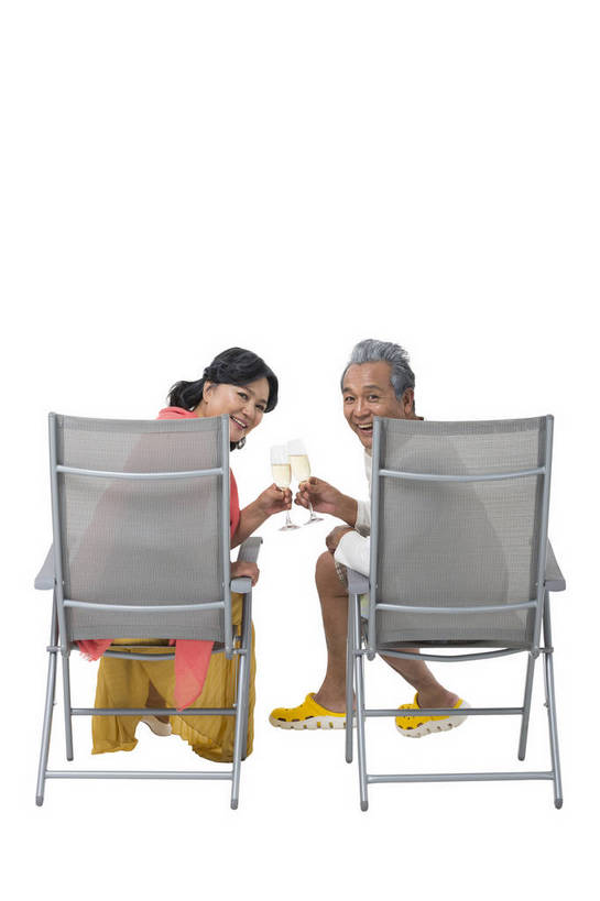 香槟酒,东方人,成年人,中年人,老年人,头发,两个人,家庭,夫妻,丈夫,妻子,坐,笑,微笑,露齿笑,竖图,彩色,照片,白色背景,爱情,旅游,度假,快乐,幸福,杯子,北京,中国,亚洲,游客,并排,图片,夏季,浪漫,年轻,生活,扭头,注视,休闲装,黄种人,酒,白色,酒杯,春季,干杯,观察,回头,看,转头,休闲,游玩,和谐,健康,温暖,温馨,一家人,恩爱,放松,活力,精神,亲密,自信,举杯,恋人,摄影,生活方式,观看,靠近,沙滩椅,和睦,假期,察看,退休,享乐,愉悦,关爱,关注,亲近,玩乐,周末,东亚,回眸一笑,陪同,乐观,陪伴,无忧无虑,甜蜜,老年男性,老年女性,男人,男性,女人,女性,亚洲人,中国人,夫妇,情侣,休闲椅,全身,影棚拍摄,旅行,爱,欢乐,开心,愉快,伴侣,融洽,伴随,bj174