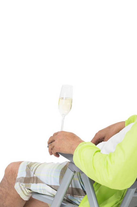 香槟酒,东方人,成年人,中年人,老年人,头发,一个人,坐,躺,微笑,竖图,彩色,照片,特写,白色背景,旅游,度假,幸福,杯子,北京,中国,亚洲,游客,图片,夏季,年轻,生活,拿着,休闲装,黄种人,酒,一个,白色,酒杯,春季,休闲,游玩,健康,温馨,放松,摄影,生活方式,单个,沙滩椅,假期,退休,享乐,愉悦,关爱,玩乐,单人,周末,东亚,乐观,单独,无忧无虑,甜蜜,老年男性,男人,男性,亚洲人,中国人,休闲椅,影棚拍摄,旅行,欢乐,愉快,bj174