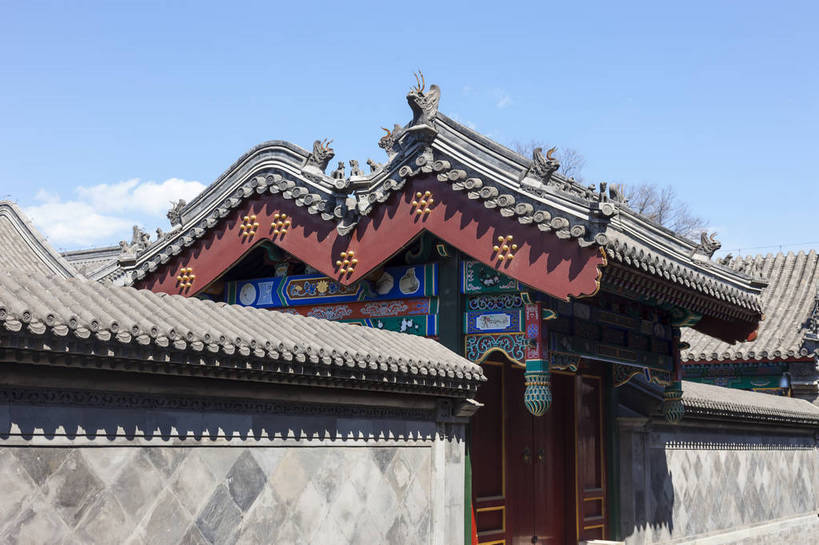 无人,横图,全景,室外,白天,侧面,旅游,名胜古迹,门,胡同,建筑,北京,中国,亚洲,古老,大门,房屋,木门,庭院,屋顶,屋檐,景点,景观,院子,首都,古典,宏伟,历史,文化,古建筑,东方,风景,蓝天,天空,自然,中式,旅游胜地,景色,摄影,平房,晴天,精致,风光,四合院,都市风光,自然风光,外景,东亚,远古,中华人民共和国,北京市,京,北平,华北地区,蕴含,彩图,旅行,久远,传统文化,bj174