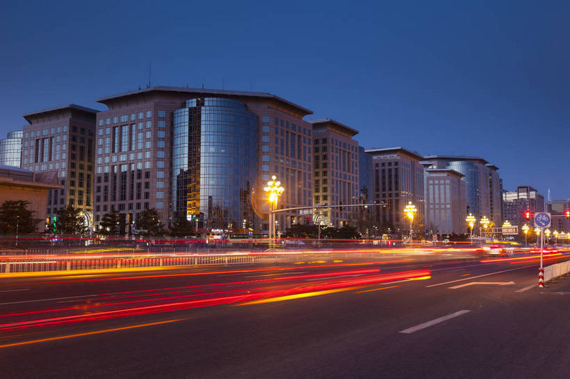 无人,横图,全景,室外,夜晚,仰视,购物,旅游,夜生活,办公楼,美景,标志建筑,道路,建筑,路,霓虹灯,公路,北京,中国,亚洲,繁华,丰富,朦胧,模糊,景点,景观,车流,交通,文化,现代,东方,蓝色,蓝天,天空,自然,天,和谐,远景,路面,旅游胜地,景色,运输,摄影,流动,风光,环境,都市风光,平坦,交通枢纽,自然风光,外景,繁荣,马路,彩图,低角度拍摄,旅行,商业,傍晚,高层建筑,东方广场,东单,bj174