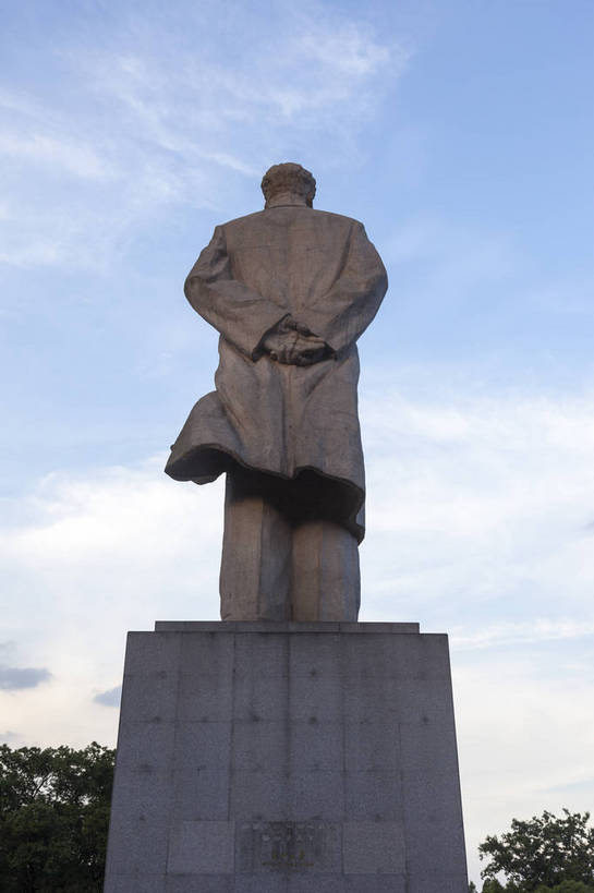 无人,竖图,全景,室外,白天,正面,雕塑,中国,亚洲,著名,壮观,人物,毛泽东,标志,雕刻,雕像,景观,石雕,石刻,东方,风景,景色,人文,摄影,风光,都市风光,自然风光,外景,毛主席,东亚,湖南,湖南省,中华人民共和国,省会,威严,华中地区,长沙,长沙市,湘,伟大,彩图,湖南大学,岳麓区,bj174