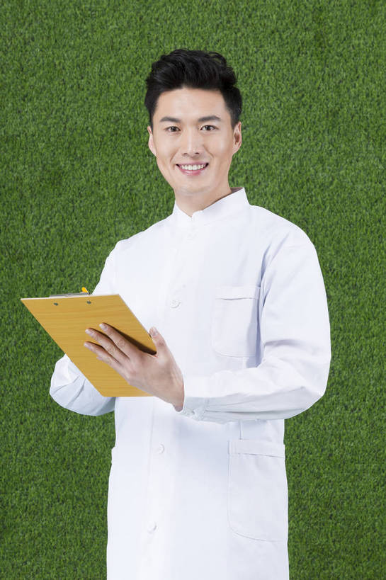 东方人,成年人,一个人,竖图,彩色,工作服,制服,快乐,信心,草地,草坪,北京,中国,亚洲,仅一个男性,仅一个人,绿色背景,图片,注视,黄种人,仅一个年轻男性,绿色,草皮,观察,看,放松,自信,摄影,观看,察看,愉悦,关注,单人,东亚,工作制服,单独,男人,男性,年轻男性,亚洲人,中国人,年轻人,半身,影棚拍摄,工作套服,开心,愉快,bj174