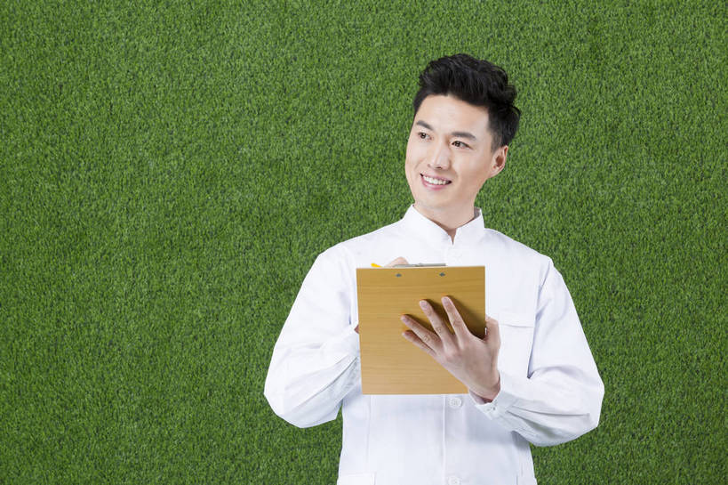 东方人,成年人,一个人,横图,彩色,工作服,制服,快乐,信心,草地,草坪,北京,中国,亚洲,仅一个男性,仅一个人,绿色背景,图片,注视,黄种人,仅一个年轻男性,绿色,草皮,观察,看,放松,自信,摄影,观看,察看,愉悦,关注,单人,东亚,工作制服,单独,男人,男性,年轻男性,亚洲人,中国人,年轻人,半身,影棚拍摄,工作套服,开心,愉快,bj174