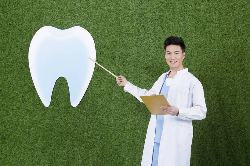 东方人,成年人,一个人,横图,彩色,工作服,制服,快乐,信心,草地,草坪,北京,中国,亚洲,仅一个男性,仅一个人,绿色背景,图片,注视,黄种人,仅一个年轻男性,绿色,草皮,观察,看,放松,自信,摄影,观看,察看,愉悦,关注,单人,东亚,工作制服,单独,男人,男性,年轻男性,亚洲人,中国人,年轻人,半身,影棚拍摄,工作套服,开心,愉快,bj174