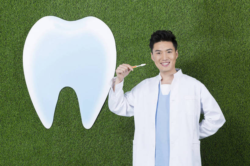 东方人,成年人,一个人,横图,彩色,工作服,制服,快乐,信心,草地,草坪,北京,中国,亚洲,仅一个男性,仅一个人,绿色背景,图片,注视,黄种人,仅一个年轻男性,绿色,草皮,观察,看,放松,自信,摄影,观看,察看,愉悦,关注,单人,东亚,工作制服,单独,男人,男性,年轻男性,亚洲人,中国人,年轻人,半身,影棚拍摄,工作套服,开心,愉快,bj174