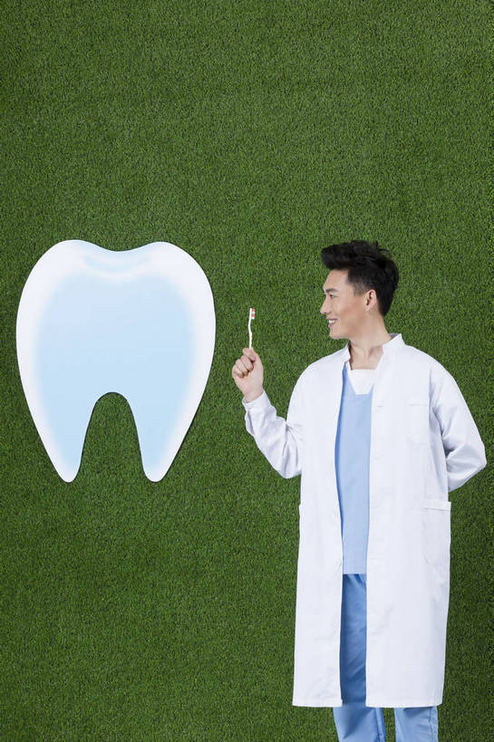 东方人,成年人,一个人,竖图,彩色,工作服,制服,快乐,信心,草地,草坪,北京,中国,亚洲,仅一个男性,仅一个人,绿色背景,图片,黄种人,仅一个年轻男性,绿色,草皮,放松,自信,摄影,愉悦,单人,东亚,工作制服,单独,男人,男性,年轻男性,亚洲人,中国人,年轻人,半身,影棚拍摄,工作套服,开心,愉快,bj174