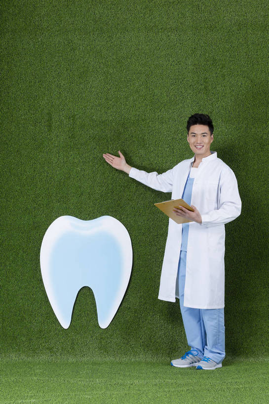 东方人,成年人,一个人,竖图,彩色,工作服,制服,快乐,信心,草地,草坪,北京,中国,亚洲,仅一个男性,仅一个人,绿色背景,图片,注视,黄种人,仅一个年轻男性,绿色,草皮,观察,看,放松,自信,摄影,观看,察看,愉悦,关注,单人,东亚,工作制服,单独,男人,男性,年轻男性,亚洲人,中国人,年轻人,全身,影棚拍摄,工作套服,开心,愉快,bj174