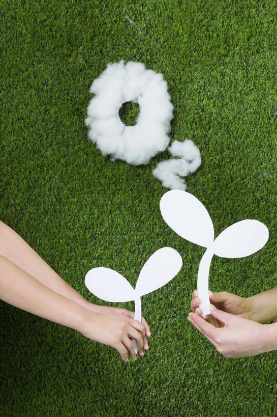 东方人,手,竖图,彩色,特写,快乐,信心,草地,草坪,北京,中国,亚洲,绿色背景,图片,黄种人,干净,绿色,草皮,放松,活力,自信,摄影,清爽,生态,愉悦,清新,东亚,气息,亚洲人,中国人,影棚拍摄,开心,愉快,bj174