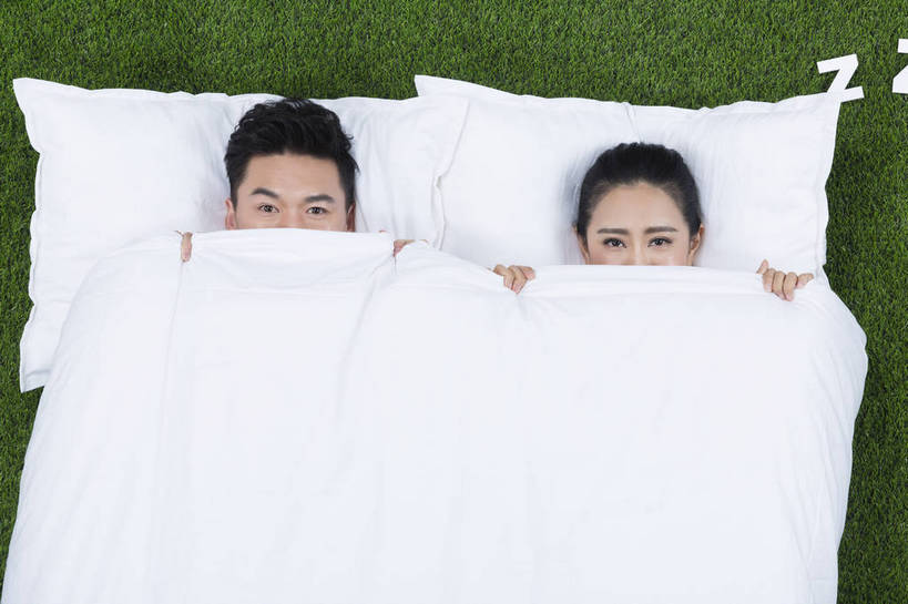 东方人,成年人,两个人,朋友,横图,彩色,爱情,快乐,草地,草坪,北京,中国,亚洲,绿色背景,图片,浪漫,注视,黄种人,干净,绿色,白色,草皮,观察,看,温暖,温馨,恩爱,美女,恋人,摄影,观看,生态,和睦,察看,愉悦,关注,清新,东亚,男人,男性,年轻女性,女人,女性,亚洲人,中国人,年轻人,情侣,半身,影棚拍摄,开心,愉快,伴侣,融洽,bj174