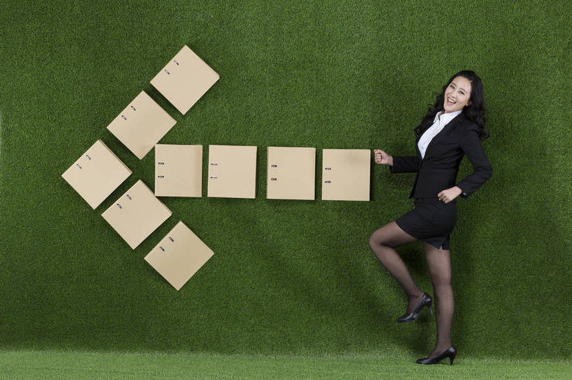 东方人,成年人,一个人,商务人士,秘书,站,笑,微笑,露齿笑,横图,彩色,照片,西装,商务,快乐,兴奋,信心,草地,草坪,拼图,北京,中国,亚洲,仅一个年轻女性,仅一个女性,仅一个人,绿色背景,套装,正装,符号,图片,文件夹,注视,职业装,黄种人,方向,箭头,绿色,自然,草皮,观察,看,站着,职业,健康,放松,活力,自信,创意,摄影,道具,观看,合同,环境,生态,察看,姿态,愉悦,关注,文档,努力,目标,选择,单人,东亚,环境保护,乐观,活页夹,单独,激动,年轻女性,女人,女性,亚洲人,中国人,年轻人,白领,跑步,站立,全身,影棚拍摄,开心,愉快,办公室职员,就业,bj174