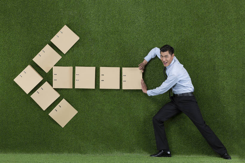 东方人,成年人,一个人,商务人士,站,推,微笑,横图,彩色,照片,衬衫,商务,快乐,信心,草地,草坪,拼图,北京,中国,亚洲,仅一个男性,仅一个人,绿色背景,正装,符号,图片,领带,文件夹,注视,职业装,黄种人,方向,箭头,仅一个年轻男性,绿色,自然,草皮,观察,看,张嘴,职业,活力,力量,自信,创意,摄影,道具,观看,张开双腿,合同,环境,生态,察看,姿态,关注,文档,努力,目标,选择,单人,张大嘴巴,东亚,环境保护,乐观,活页夹,单独,进步,展开双腿,男人,男性,年轻男性,亚洲人,中国人,年轻人,白领,张开嘴,全身,影棚拍摄,办公室职员,伸展双腿,就业,bj174