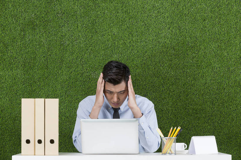 东方人,成年人,头,一个人,商务人士,办公室,坐,横图,彩色,照片,衬衫,商务,电脑,笔记本电脑,互联网,草地,草坪,北京,中国,亚洲,仅一个男性,仅一个人,绿色背景,正装,沮丧,工作,图片,办公桌,领带,文件夹,托腮,职业装,黄种人,文具,仅一个年轻男性,绿色,自然,草皮,职业,疲倦,压力,摄影,合同,失望,环境,生态,疲劳,绝望,疲惫,忧虑,文档,问题,情绪,困乏,单人,东亚,环境保护,疲乏,悲哀,委顿,疲困,疲顿,疲钝,倦怠,怠倦,活页夹,单独,男人,男性,年轻男性,亚洲人,中国人,年轻人,头部,白领,半身,影棚拍摄,办公室职员,bj174