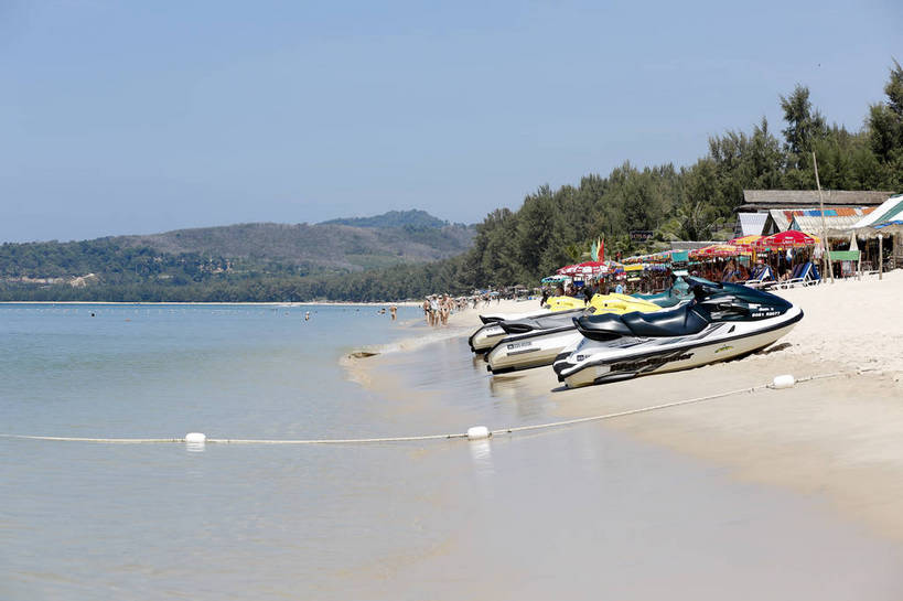 横图,彩色,室外,白天,旅游,度假,海洋,沙滩,船,日光,泰国,亚洲,停靠,清澈,沙子,海岸线,景点,快艇,娱乐,普吉岛,蓝色,白云,风景,蓝天,天空,阳光,自然,享受,休闲,假日,旅游胜地,景色,安静,放松,乐趣,摄影,东南亚,晴天,风光,宁静,舒适,享乐,都市风光,自然风光,追求,外景,惬意,泰王国,安达曼海,普吉,大海,海滩,休闲活动,旅行,巴通海滩,bj174