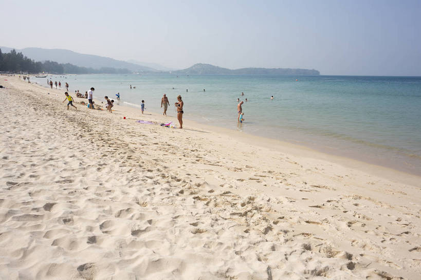 横图,彩色,室外,白天,旅游,度假,海洋,沙滩,日光,泰国,亚洲,清澈,沙子,海岸线,景点,娱乐,普吉岛,蓝色,白云,风景,蓝天,天空,阳光,自然,享受,休闲,假日,旅游胜地,景色,安静,放松,乐趣,摄影,东南亚,晴天,风光,宁静,舒适,享乐,都市风光,自然风光,追求,外景,惬意,泰王国,安达曼海,普吉,大海,海滩,休闲活动,旅行,巴通海滩,bj174