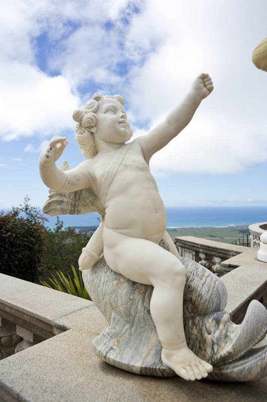 无人,竖图,彩色,室外,白天,旅游,度假,名胜古迹,标志建筑,地标,建筑,雕塑,美国,遗迹,雕刻,雕像,城堡,景点,古典,古迹,历史,文化,文物,娱乐,建设,古建筑,住宅,白云,风景,蓝天,天空,享受,休闲,旅游胜地,放松,摄影,晴天,工艺,华丽,北美,北美洲,富有,加利福尼亚,华贵,美洲,经典,外景,古文明,加州,加利福尼亚州,金州,黄金州,北亚美利加洲,亚美利加洲,赫斯特城堡,圣西蒙,旅行,美利坚合众国,bj174