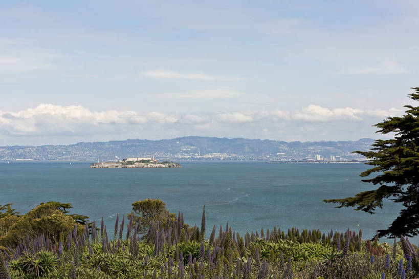 码头,横图,彩色,室外,白天,旅游,度假,岛屿,海洋,名胜古迹,城市风光,标志建筑,地标,建筑,美国,遗迹,海岸,岸,古迹,文物,娱乐,建设,古建筑,白云,风景,蓝天,天空,地标建筑,享受,休闲,旅游胜地,放松,人文,摄影,经济,晴天,风光,北美,水域,北美洲,都市风光,加利福尼亚,美洲,外景,参观,古文明,发展,加州,加利福尼亚州,渔人码头,金州,黄金州,北亚美利加洲,亚美利加洲,浩瀚,恶魔岛,旧金山湾,大海,海,观光,旅行,美利坚合众国,阿尔卡特拉斯岛,bj174