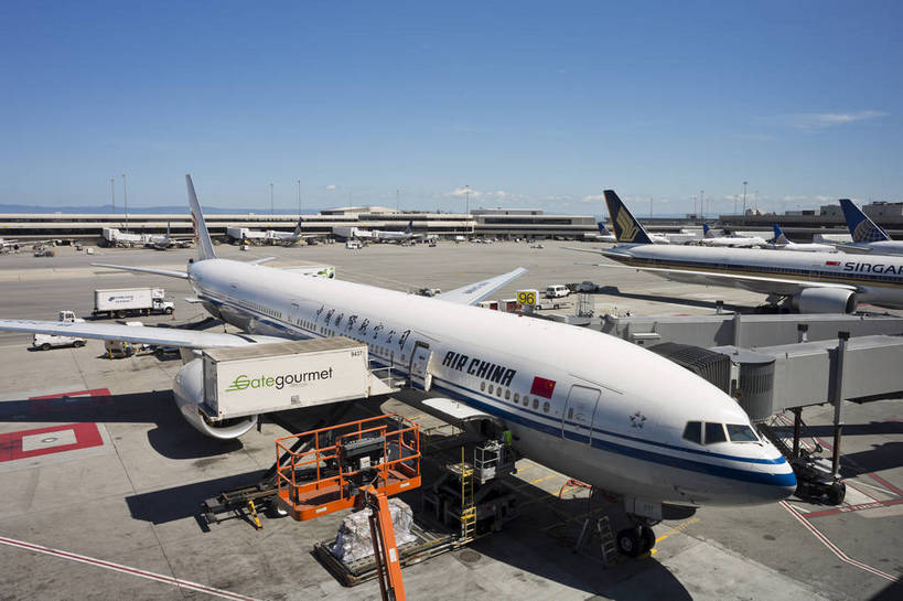 机场,横图,彩色,室外,白天,旅游,商务,飞机,美国,跑道,交通,航空,现代化,天空,停机坪,运输,摄影,经济,晴天,便利,象征,外景,旧金山,空运,加州,廊桥,加利福尼亚州,快捷,进步,发达,枢纽,旅行,商务旅行,bj174