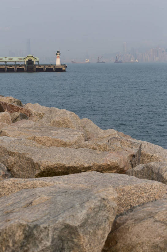 无人,码头,竖图,彩色,室外,白天,海洋,建筑,香港,中国,亚洲,灯塔,交通,海平面,岸,风景,蓝天,天空,地标建筑,运输,摄影,经济,晴天,风光,水域,外景,发达,向导,大海,岩石,海港,导航,bj174