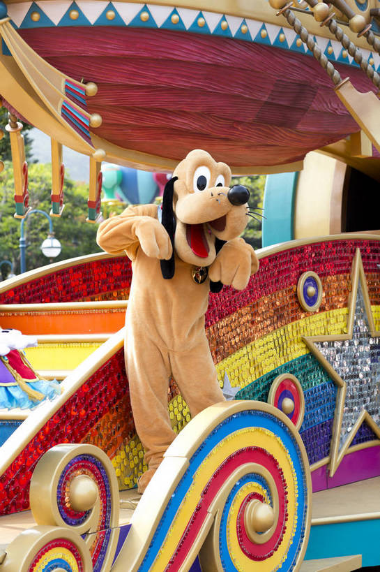 东方人,儿童,游乐园,竖图,彩色,室外,白天,旅游,度假,快乐,名胜古迹,标志建筑,地标,建筑,游乐场,香港,中国,亚洲,遗迹,鲜艳,人物,景点,黄种人,古迹,历史,文化,文物,娱乐,建设,古建筑,白云,蓝天,天空,享受,休闲,迪斯尼乐园,卡通,旅游胜地,放松,可爱,摄影,游乐设施,晴天,欢快,品牌,多彩,港,动画,卡通人物,娱乐活动,外景,古文明,东亚,新界,大屿山,香港特别行政区,港澳台,中华人民共和国,大濠岛,荃湾区,亚洲人,欢乐,开心,生动,电影,影响,香港迪士尼,香港迪士尼乐园,香港迪士尼乐园度假区,竹篙湾,bj174