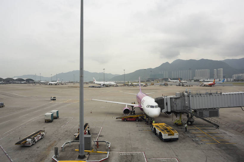 机场,横图,彩色,室外,白天,旅游,商务,飞机,香港,中国,亚洲,跑道,交通,航空,现代化,天空,停机坪,运输,摄影,经济,晴天,便利,象征,外景,空运,廊桥,香港国际机场,快捷,进步,发达,枢纽,旅行,商务旅行,bj174