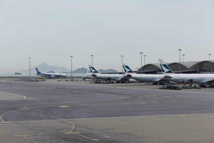 机场,横图,彩色,室外,白天,旅游,商务,飞机,香港,中国,亚洲,跑道,交通,航空,现代化,天空,停机坪,运输,摄影,经济,晴天,便利,象征,外景,空运,廊桥,香港国际机场,快捷,进步,发达,枢纽,旅行,商务旅行,bj174