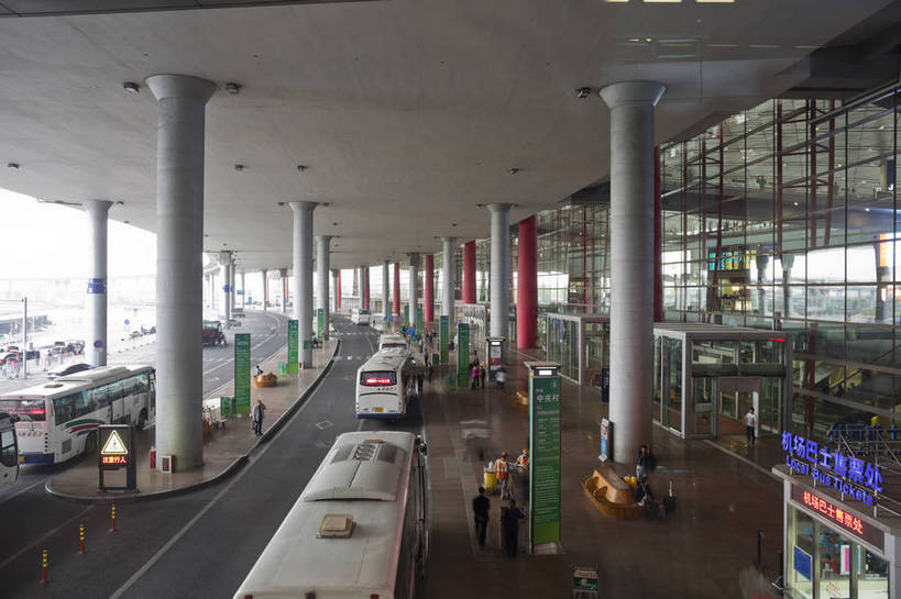 机场,横图,彩色,室外,白天,旅游,度假,名胜古迹,标志建筑,道路,地标,建筑,路,北京,中国,亚洲,遗迹,车辆,交通,首都,古迹,文化,文物,娱乐,建设,古建筑,现代化,天空,行驶,享受,休闲,旅游胜地,放松,摄影,经济,晴天,崭新,便利,象征,外景,宽敞,古文明,东亚,中华人民共和国,北京市,京,北平,华北地区,快捷,进步,发达,北京首都国际机场,首都国际机场,首都机场,枢纽,旅行,北京首都国际机场3号航站楼,北京首都国际机场T3航站楼,北京机场,bj174