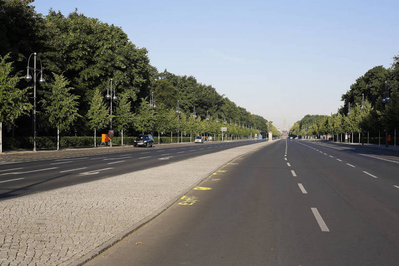 横图,彩色,室外,白天,旅游,度假,名胜古迹,城市风光,标志建筑,城市,道路,地标,建筑,街道,德国,欧洲,一排,遗迹,古迹,文化,文物,娱乐,建设,古建筑,柏林,树木,白云,风景,蓝天,天空,享受,休闲,路面,旅游胜地,放松,摄影,晴天,风光,笔直,都市风光,宽阔,平坦,外景,古文明,菩提树大街,旅行,bj174