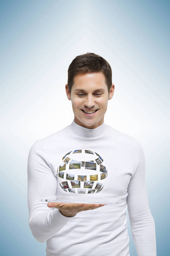 西方人,成年人,中年人,一个人,科学家,站,微笑,竖图,彩色,照片,室内,时尚,快乐,通讯,自由,幸福,骄傲,信心,显示器,互联网,技术,数码,高科技,科技,北京,中国,欧洲人,亚洲,仅一个男性,阴影,蓝色背景,研究,工作,科学,空间,网络,屏幕,图片,高光,几何,计算机图形,年轻,合成,图像,信息技术,数码合成,显示屏,现代,白色,向下看,职业,健康,放松,幻想,活力,自信,摄影,生活方式,技巧,好奇,存储,电脑合成图,数码合成图,创造力,科学技术,科幻,未来,愉悦,工作装,合成图,影像,努力,手艺,专业,液晶显示器,虚拟,梦想,单人,输出设备,东亚,防尘服,乐观,单独,技能,技艺,男人,男性,年轻男性,美国人,年轻人,技术员,端着,半身,欢乐,开心,愉快,妙技,全息图,本领,白色人种,感知,bj174