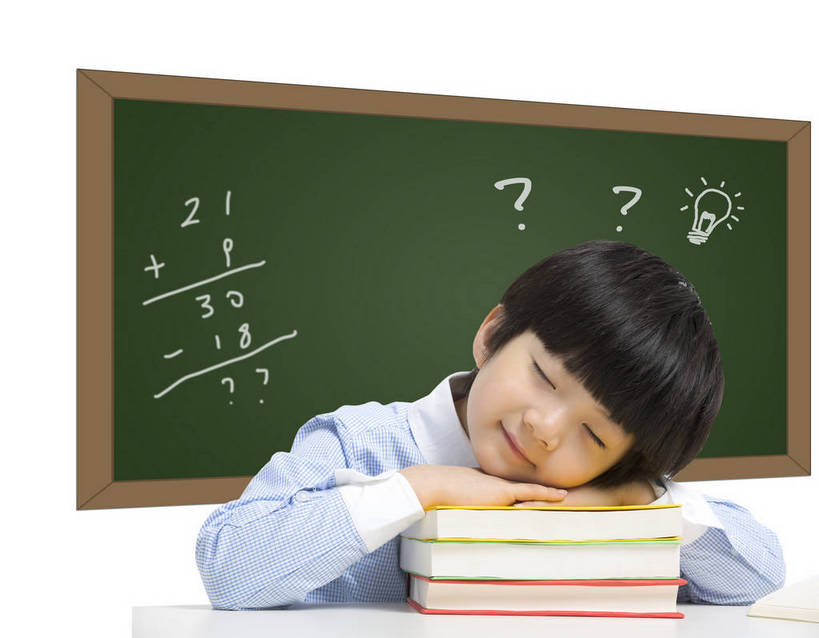 东方人,儿童,一个人,学生,学校,站,坐,闭眼,横图,彩色,室内,白天,留白,抠图,白色背景,快乐,幸福,纯洁,智慧,数码,科技,书籍,北京,中国,仅一个男性,仅一个人,一堆,学习,阴影,堆叠,堆积,网络,数字,图片,高光,几何,计算机图形,教育,合成,依靠,数码合成,书桌,小孩,教科书,课桌,黑板,书本,趴着,站着,仅一个小孩,休息,疲倦,校服,放松,可爱,童年,童趣,摄影,生活方式,成长,希望,堆,电脑合成图,数码合成图,疲劳,知识,打盹,疲惫,未来,愉悦,合成图,数学,困乏,梦想,想象,童真,烂漫,无邪,疲乏,乐观,委顿,疲困,疲顿,疲钝,倦怠,怠倦,数学符号,无忧无虑,天真,男孩,男人,男性,亚洲人,中国人,孩子,闭眼睛,闭着眼,闭着眼睛,睡觉,站立,半身,开心,愉快,小学,男生,小学生,小睡,bj174