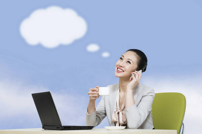 东方人,成年人,一个人,商务人士,商务女性,办公室,坐,打电话,微笑,横图,彩色,照片,商务,时尚,快乐,满意,通讯,幸福,智慧,骄傲,成功,信心,笔记本电脑,数码,科技,城市,电话,手机,北京,中国,亚洲,仅一个女性,仅一个人,阴影,套装,正装,工作,网络,图片,文件,办公桌,高光,几何,计算机图形,美丽,年轻,合成,黄种人,数码合成,通讯设备,现代,泡泡,职业,休息,健康,思考,成熟,放松,活力,美女,自信,摄影,生活方式,青春,主意,电脑合成图,数码合成图,精力充沛,轻松,愉悦,经理,合成图,成就,商务装,单人,管理人员,工薪阶层,智能手机,东亚,乐观,精明,思虑,单独,内容,想法,交流,年轻女性,女人,女性,亚洲人,中国人,年轻人,白领,上班族,茶杯,沟通,交谈,通话,半身,欢乐,开心,愉快,对话气泡框,魅力,办公室职员,苹果手机,bj174