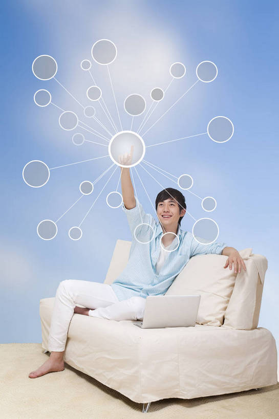 东方人,成年人,中年人,一个人,家庭,坐,微笑,竖图,彩色,室内,衬衫,快乐,自由,幸福,信心,笔记本电脑,互联网,数码,科技,沙发,北京,中国,亚洲,仅一个人,指,阴影,蓝色背景,辐射,网络,信息,点,图片,高光,几何,计算机图形,年轻,生活,合成,信息技术,指点,休闲装,黄种人,娱乐,干净,数码合成,现代,曲腿,手势,享受,休息,休闲,健康,舒服,温暖,温馨,一家人,便捷,放松,活力,摄影,生活方式,青春,电脑合成图,数码合成图,和睦,享乐,轻松,指向,愉悦,合成图,清新,单人,东亚,乐观,单独,无忧无虑,上网,男人,男性,年轻男性,亚洲人,中国人,年轻人,触摸,欢乐,开心,愉快,融洽,打手势,bj174