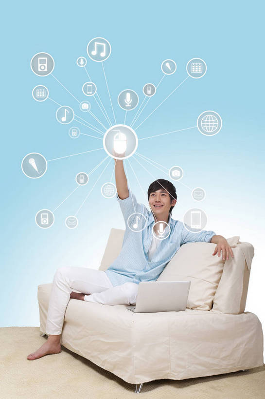 东方人,成年人,中年人,一个人,家庭,坐,微笑,竖图,彩色,室内,衬衫,快乐,自由,幸福,信心,笔记本电脑,互联网,数码,科技,沙发,北京,中国,亚洲,仅一个人,指,阴影,蓝色背景,辐射,网络,信息,点,图片,高光,几何,计算机图形,年轻,生活,合成,信息技术,指点,休闲装,黄种人,娱乐,干净,数码合成,现代,曲腿,手势,享受,休息,休闲,健康,舒服,温暖,温馨,一家人,便捷,放松,活力,摄影,生活方式,青春,电脑合成图,数码合成图,和睦,享乐,轻松,指向,愉悦,合成图,清新,单人,东亚,乐观,单独,无忧无虑,上网,男人,男性,年轻男性,亚洲人,中国人,年轻人,触摸,欢乐,开心,愉快,融洽,打手势,bj174