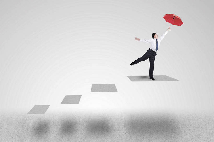 东方人,成年人,一个人,商务人士,站,举,微笑,横图,彩色,照片,衬衫,西装,商务,智慧,骄傲,信心,数码,科技,楼梯,城市,北京,中国,亚洲,仅一个男性,阴影,灰色背景,正装,工作,网络,伞,图片,雨伞,阶梯,领带,高光,几何,计算机图形,年轻,合成,职业装,黄种人,数码合成,现代,台阶,红色,撑伞,托,站着,职业,健康,放松,规划,活力,自信,金融,理财,摄影,生活方式,经济,上升,保护,电脑合成图,数码合成图,未来,象征,愉悦,庄重,合成图,保险,身份,单人,流通,贸易,东亚,发展,正式,地位,乐观,保障,精明,单独,男人,男性,年轻男性,亚洲人,中国人,年轻人,白领,举起,举手,举着,向上举,向上伸,向上托,站立,全身,衬衣,愉快,机遇,展望,办公室职员,bj174