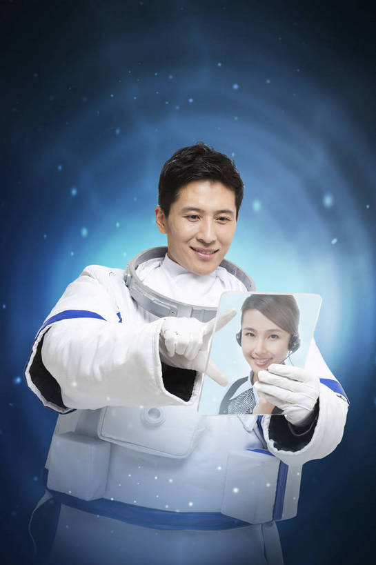 东方人,成年人,中年人,一个人,宇航员,飞行员,站,竖图,彩色,室内,探险,骄傲,分享,成功,信心,显示器,技术,数码,航天,宇宙,高科技,科技,星空,北京,中国,亚洲,仅一个男性,指,阴影,宇航服,科学,太空,网络,屏幕,图片,高光,几何,计算机图形,年轻,合成,指点,黄种人,数码合成,通讯设备,显示屏,职业,手指,幻想,探索,自信,联络,摄影,对话,电脑合成图,数码合成图,创造力,科学技术,指向,科幻,未来,太空服,合成图,成就,天文,液晶显示器,航天员,梦想,单人,输出设备,东亚,视频电话,出色,杰出,卓越,乐观,单独,伟大,贡献,太空人,光荣,交流,男人,男性,年轻男性,亚洲人,中国人,年轻人,触摸,沟通,举手,通话,半身,愉快,bj174